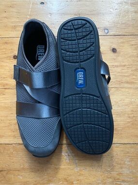 Drew Womens Asher Comfort Strap Shoe never worn! Size 8.5 priced at $170